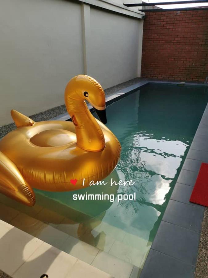 Ferienwohnung Swimming Pool Party House Batu Pahat Exterior foto